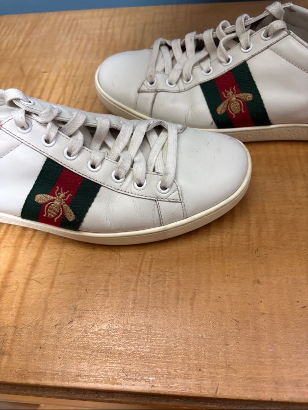 Gucci White Leather Low-Top Sneakers with Bumble Bee - Picture 2 of 9